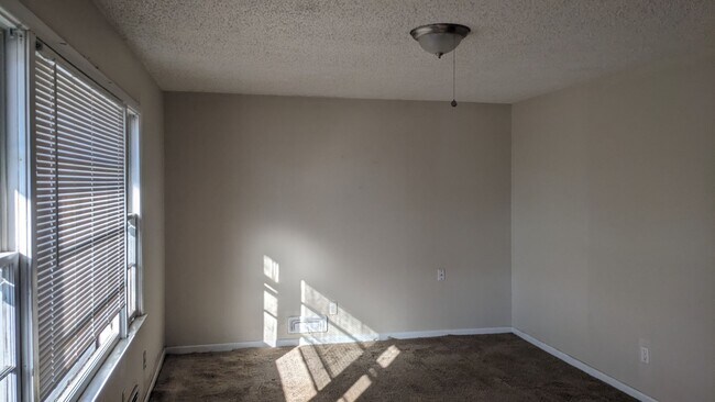 Building Photo - 1303 N McCoy St