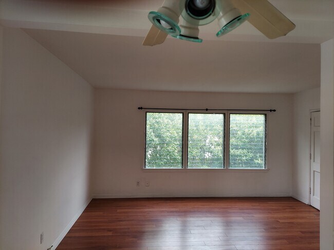 Foto del edificio - 721 N Harper Ave