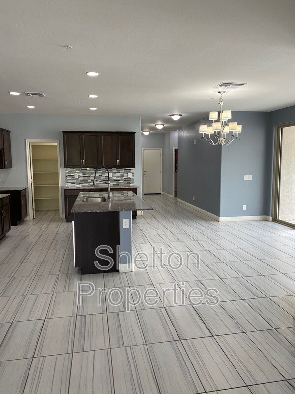 Foto del edificio - 2350 N Delaney Dr