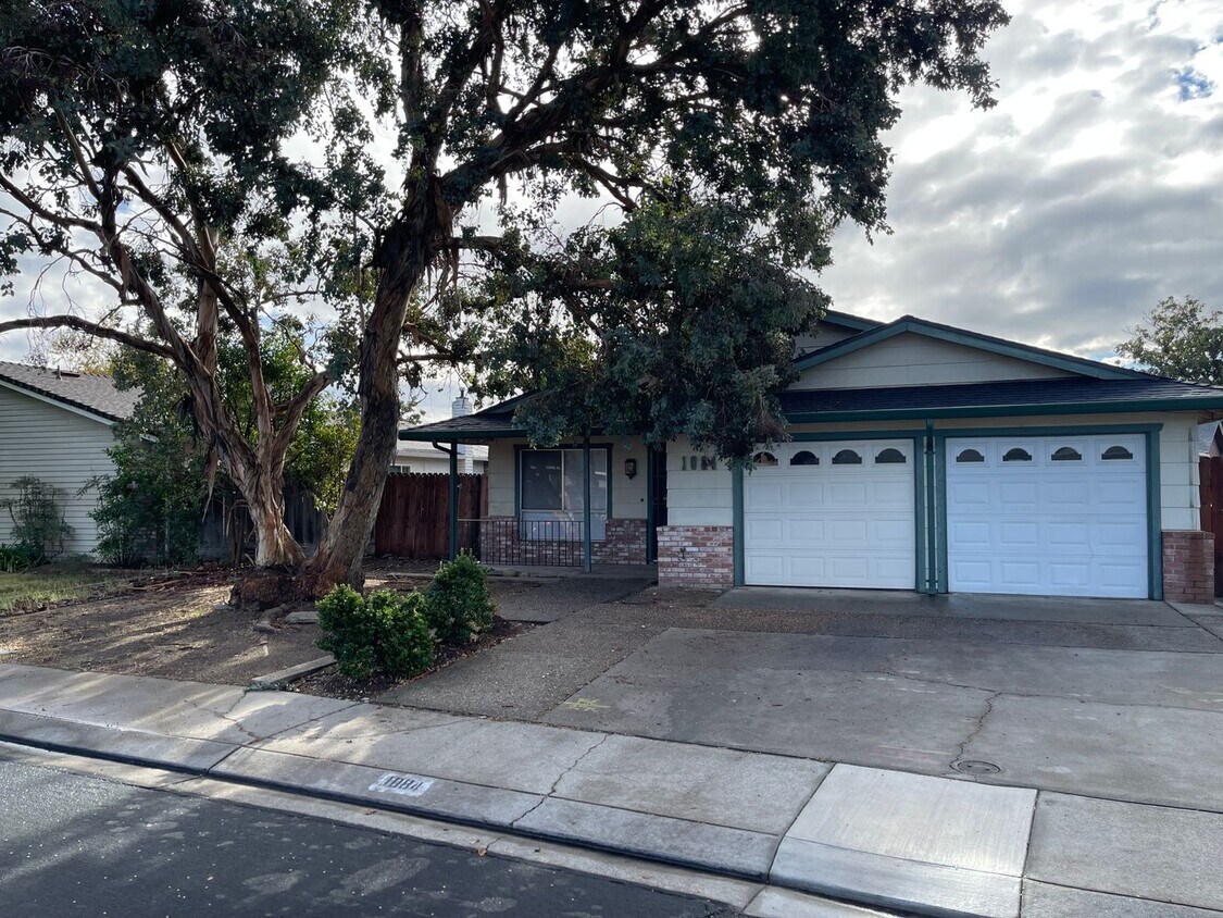 Manteca 3 Bedroom Single Story Home House Rental in Manteca, CA