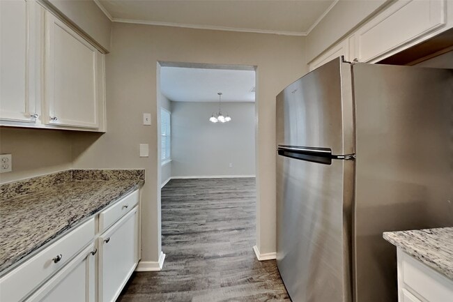 Building Photo - 6823 Harpers Dr