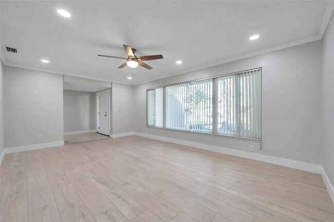 Foto del edificio - 8789 Maplewood Rd