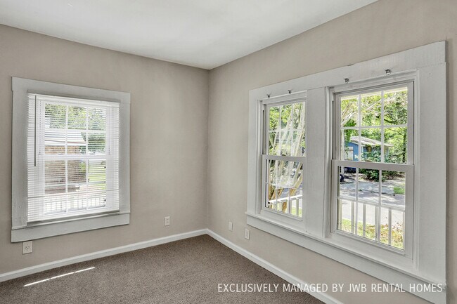 Building Photo - 1265 W 31st St