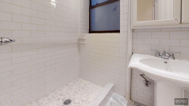 Foto del edificio - 610 E 9th St