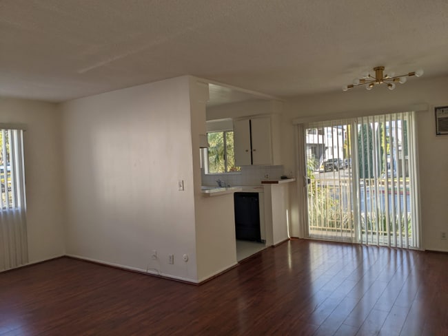 Building Photo - 8206 Romaine St