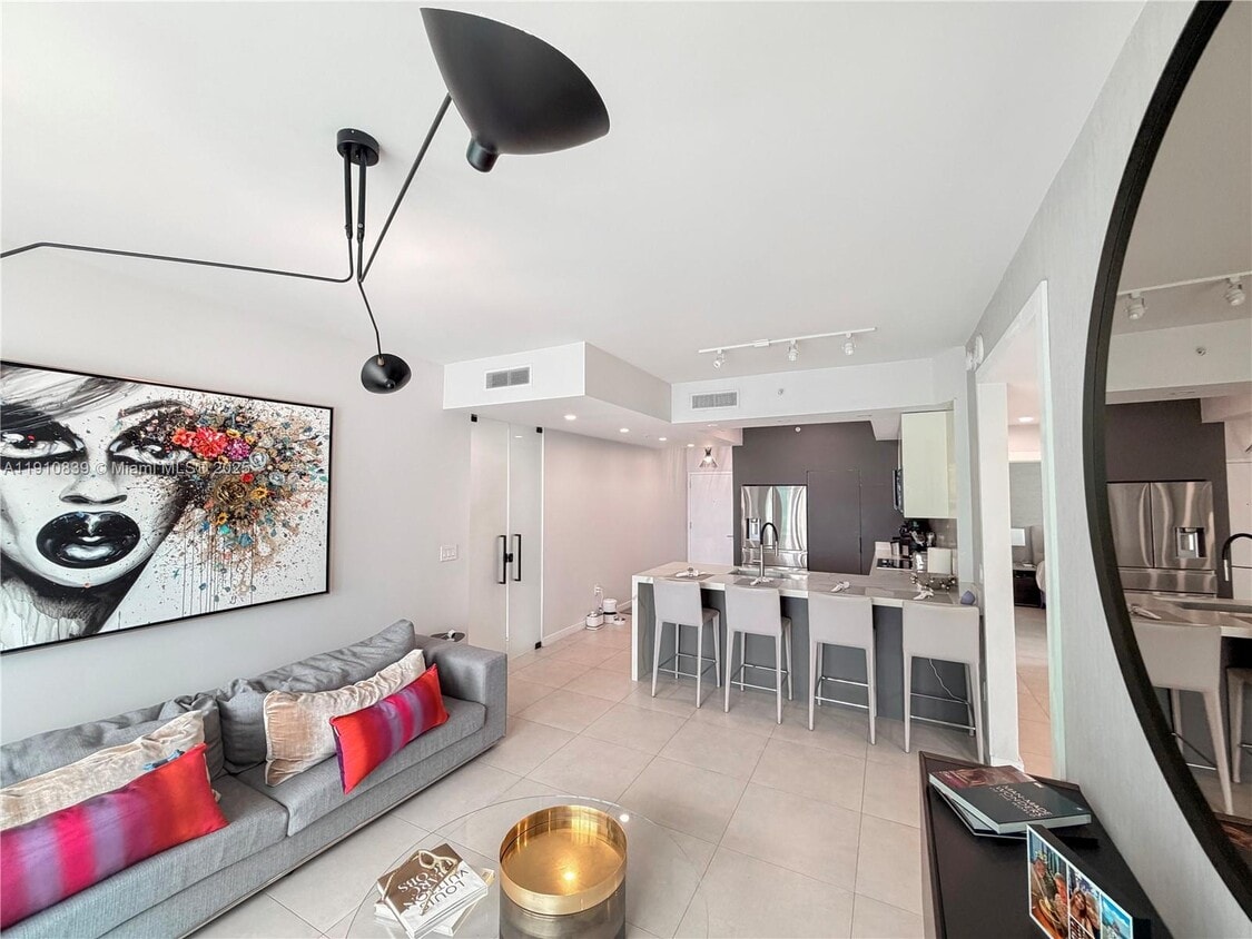 Foto principal - 31 SE 5th St