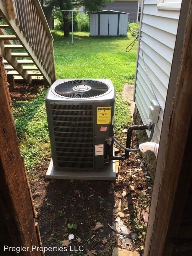 Building Photo - 3 br, 1.5 bath House - 723 W 3rd St