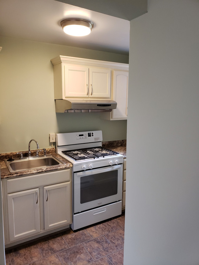 Building Photo - 4211 Audrey Apt 2