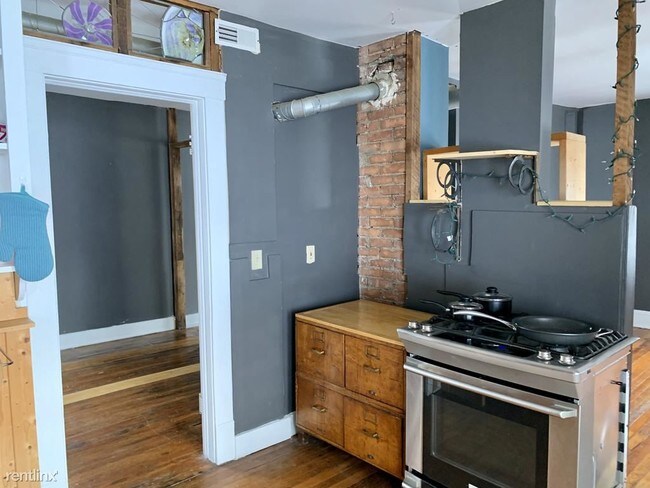 Building Photo - 2136 W 40th Pl