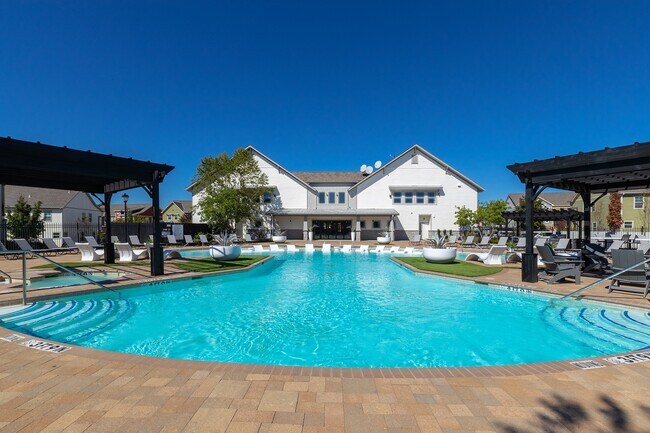 Apartamentos The Collective en Columbia, cerca de la piscina de la Universidad de Missouri, sala de estar y club - Z- The Collective at Columbia