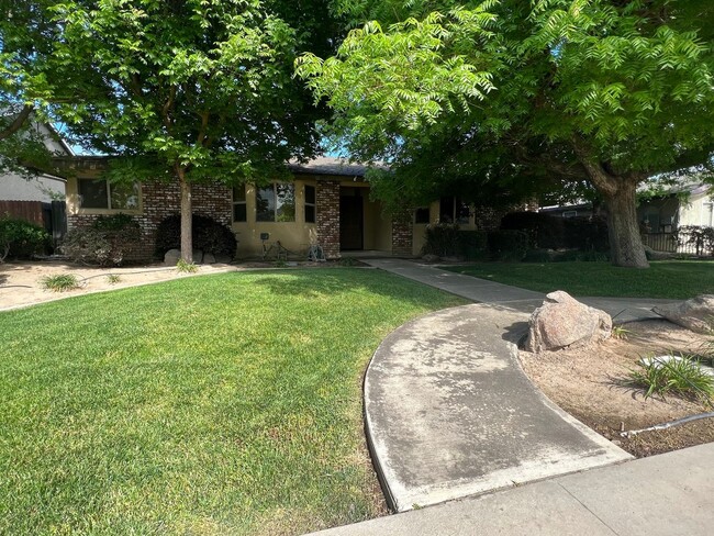 Building Photo - Beautiful home in Kingsburg