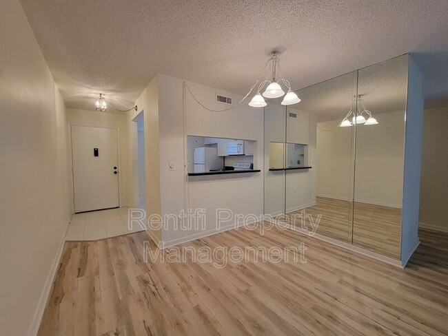 Building Photo - 6120 Whiskey Creek Dr