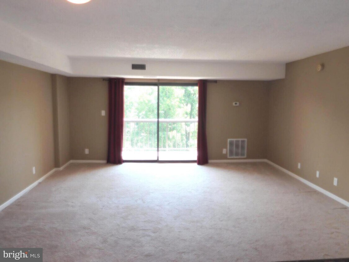 3800 Powell Ln Unit 617, Falls Church, VA 22041 Room for Rent in