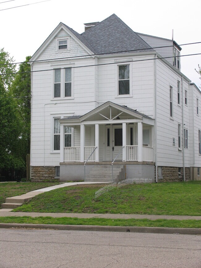 2 habitaciones - Baños - 2745 Norwood Ave