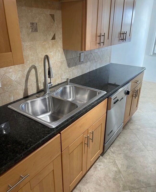 Kitchen - 5252 Mosaic Dr