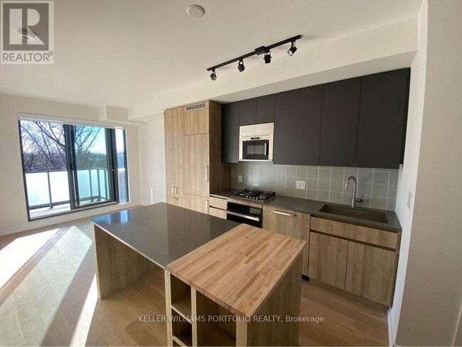 Building Photo - 430 Roncesvalles Ave