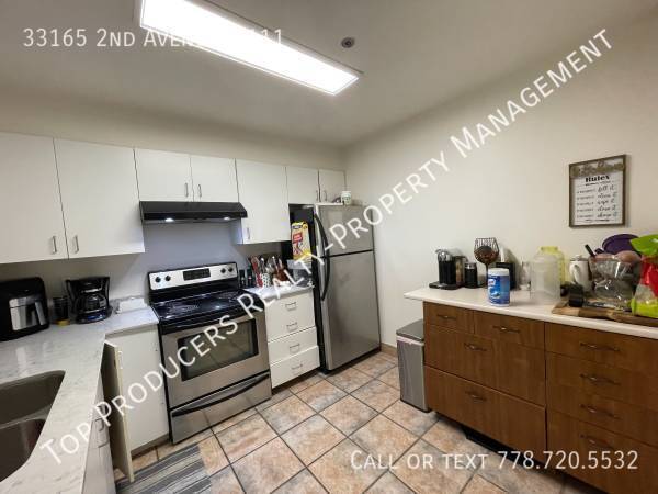 Building Photo - GREAT PRICE 3 BEDROOM APARTMENT