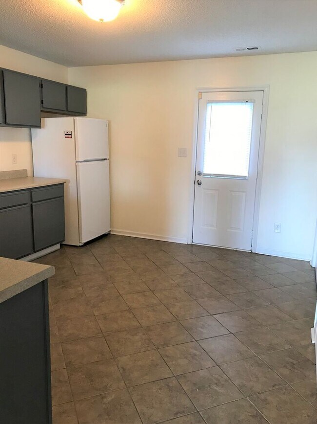 Foto del edificio - Well Maintained 2 Bedroom 2.5 Bathroom Townhome