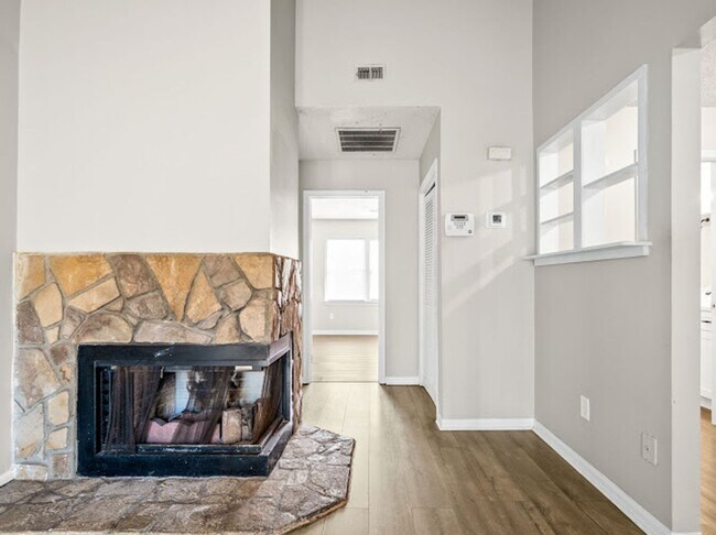 Foto del edificio - 115 Susan Dr