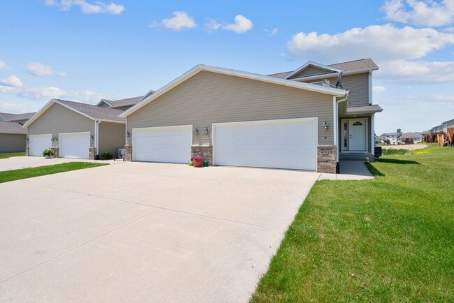 Building Photo - 4925 Algonquin Dr