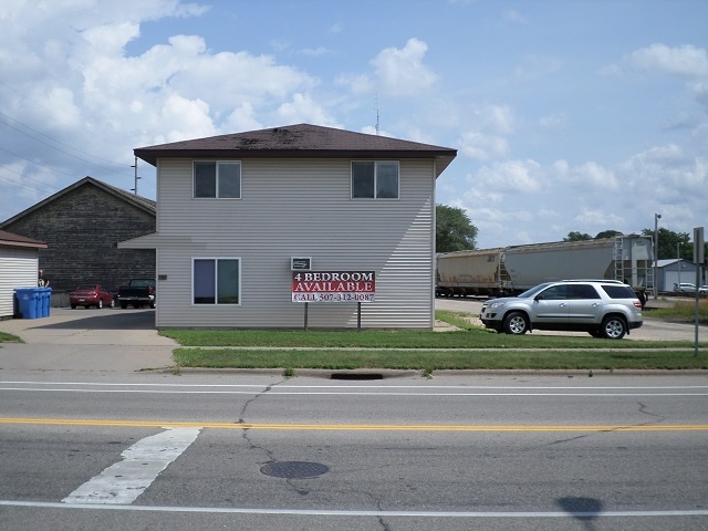 Building Photo - 560 Main St