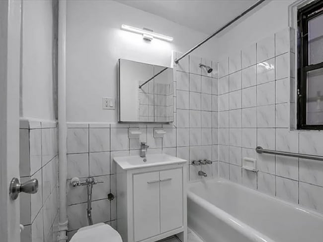 Building Photo - 402 Bay Ridge Pkwy