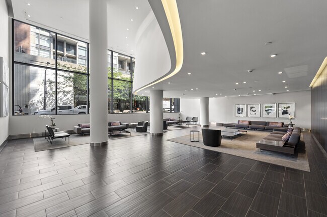 Photo du bâtiment - 1815 Yonge St