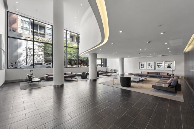 Photo du bâtiment - 1815 Yonge St