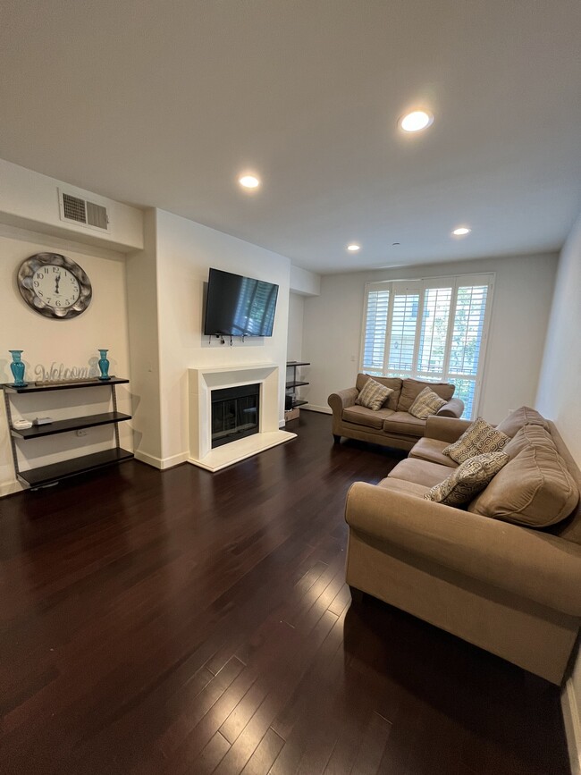 Living Area - 14412 Killion St