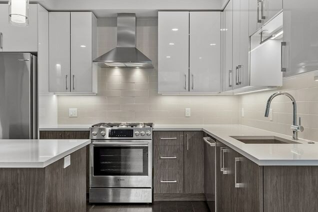 Foto del edificio - Modern 2BR / 2BA Condo with Private Deck & Garage Parking at The Post