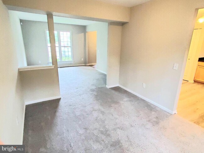 Building Photo - 6022 Westbourne Pl
