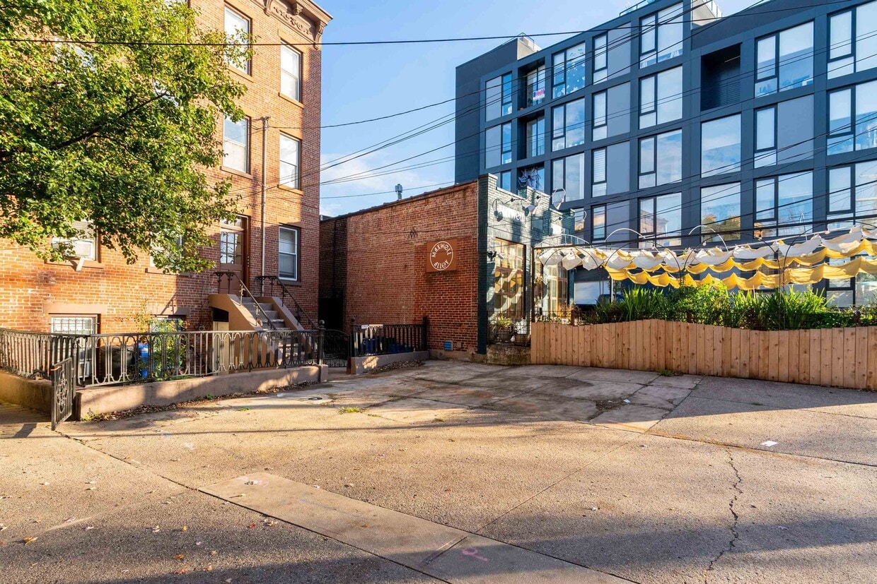 Primary Photo - 14 Coles St