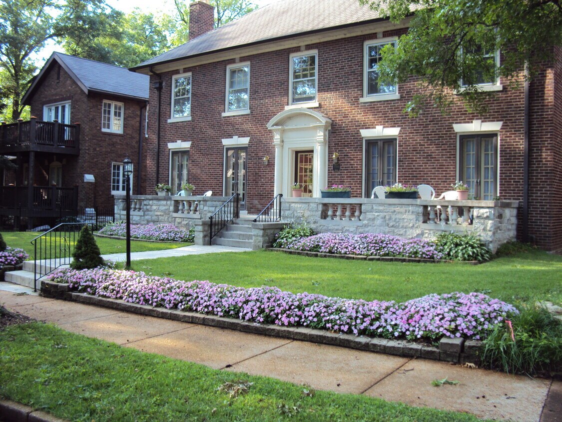 Front - 7390 Norwood Ave