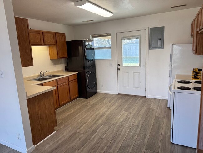 Foto del edificio - 1704 E 5th St