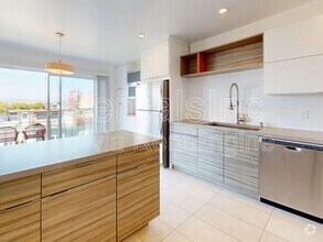 Building Photo - 2642 Greenwich St