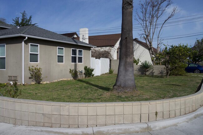 Building Photo - 1201 10th St