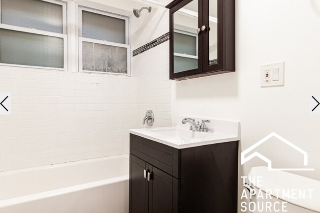 Photo - 732 W Roscoe St Apartment