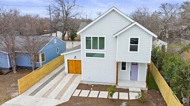 Building Photo - 512 W St Johns Ave