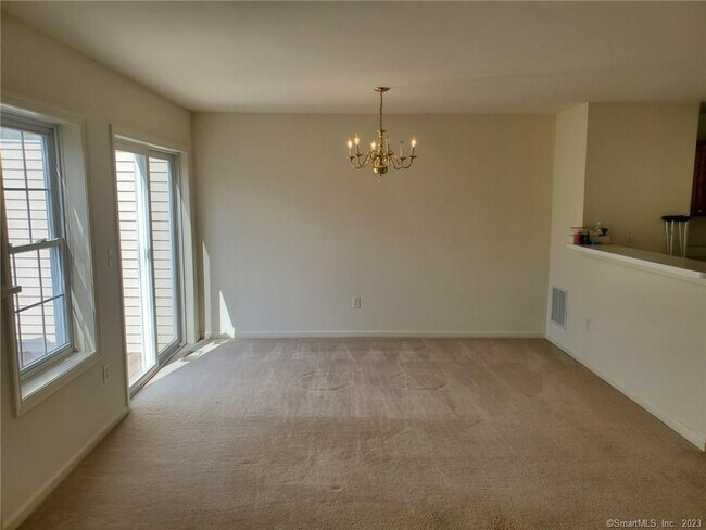 Building Photo - 1405 Larson Dr