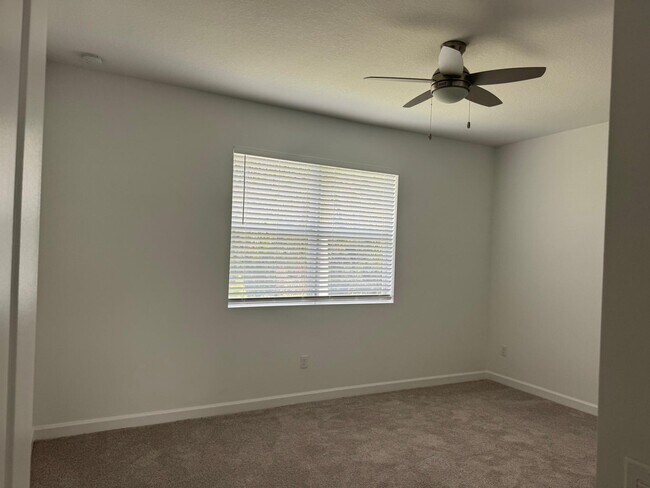 Building Photo - 4663 Hollister Ave