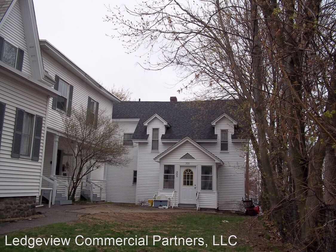 357 Merrimack St, Manchester, NH 03103 Room for Rent in Manchester