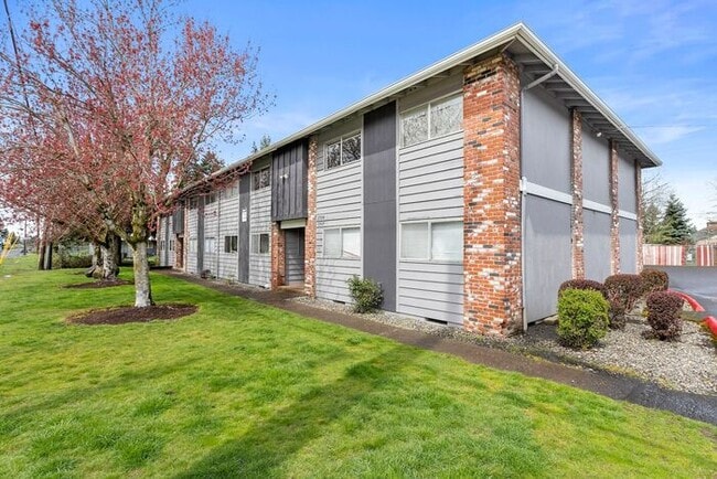 Lovely 2bed/1bath Available Now! Pets OK! Call For Info! - Lovely 2bed/1bath Available Now! Pets OK! Call For Info! House