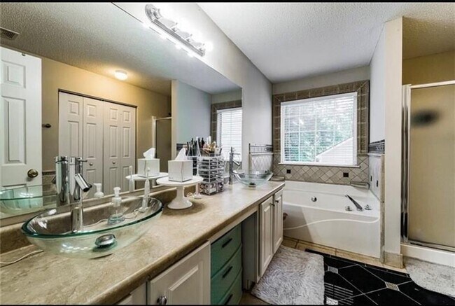 Building Photo - 2807 Crest Ridge Way SW