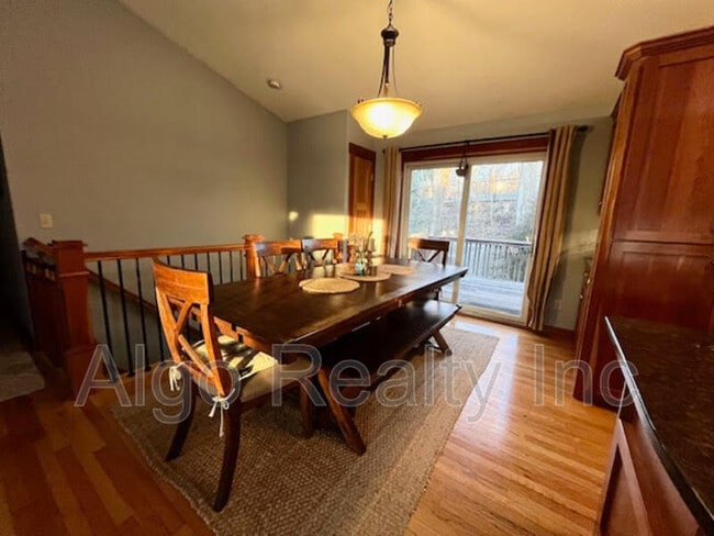 Building Photo - 6471 Bay Dr