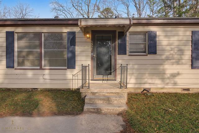 Foto del edificio - 8921 Sweetbriar Ln