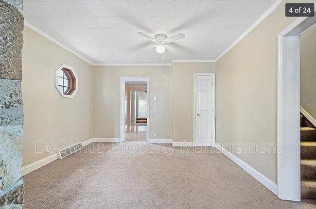 Building Photo - 467 Oneida St