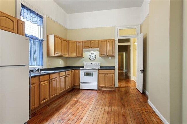 Building Photo - 312-314SClark