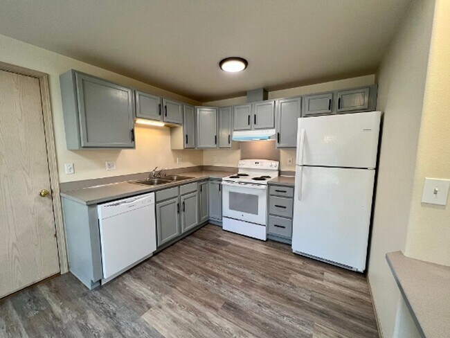 Foto del edificio - 9023 Steilacoom Rd SE