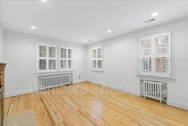 Building Photo - 1105 20th St