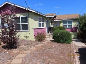 Building Photo - 2591-93 Roseview Pl
